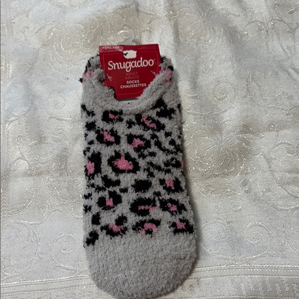 Women's Fuzzy Leopard Print Socks - Gray and Pink
